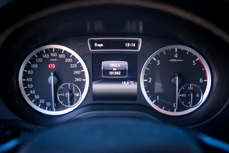 Infiniti Q30 1.5, снимка 5 - Автомобили и джипове - 52268261