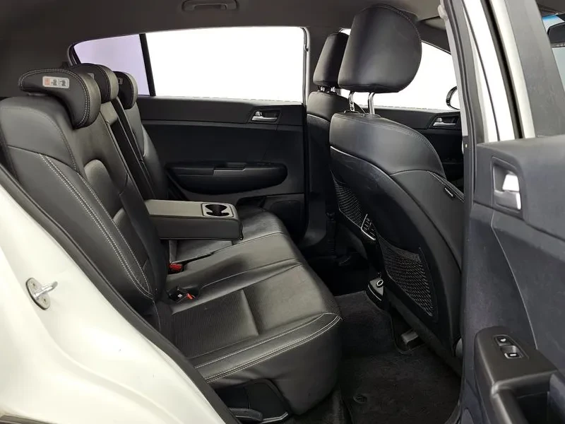 Kia Sportage 2.0 CRDi 4WD, снимка 12 - Автомобили и джипове - 54276733