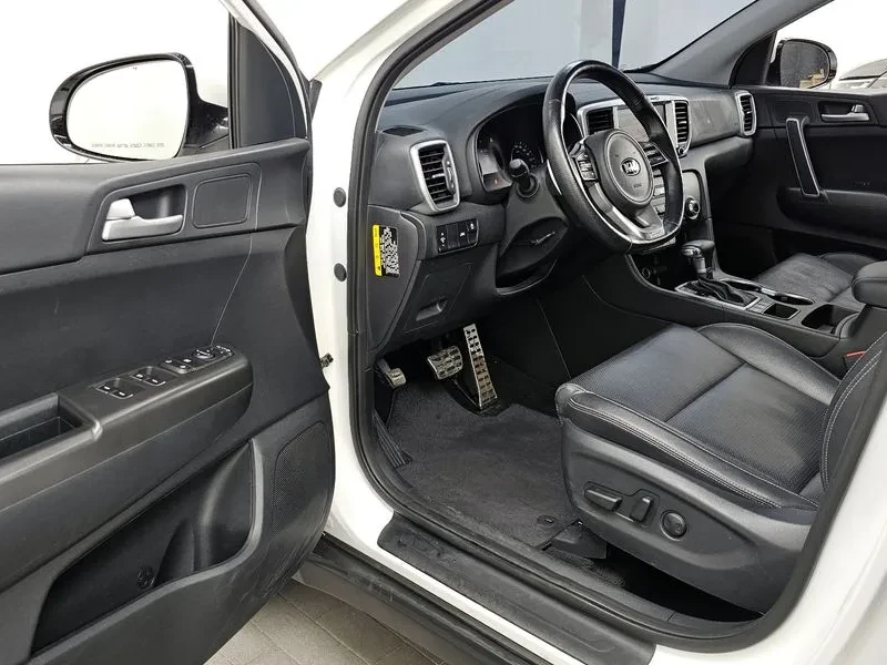 Kia Sportage 2.0 CRDi 4WD, снимка 10 - Автомобили и джипове - 54276733