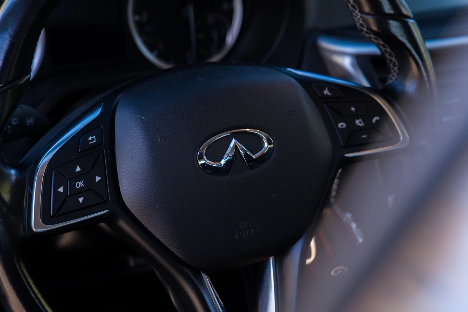 Infiniti Q30 1.5 - изображение 6