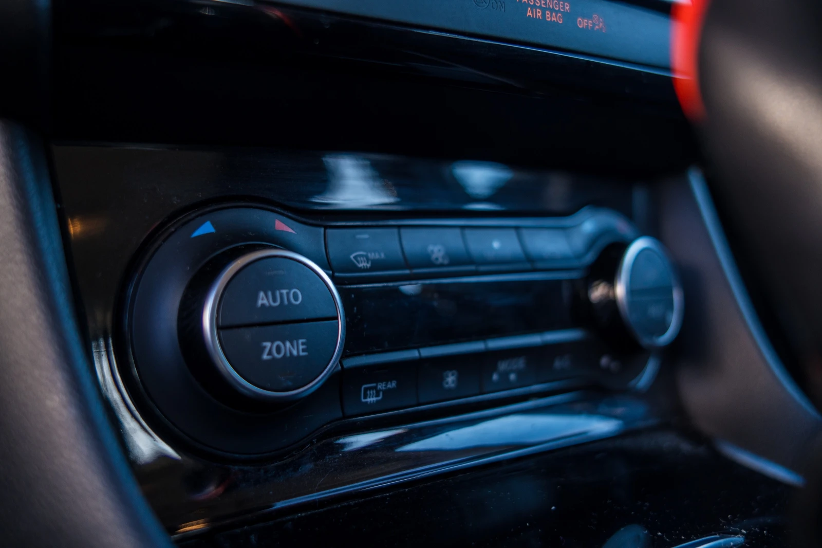 Infiniti Q30 1.5 - изображение 10