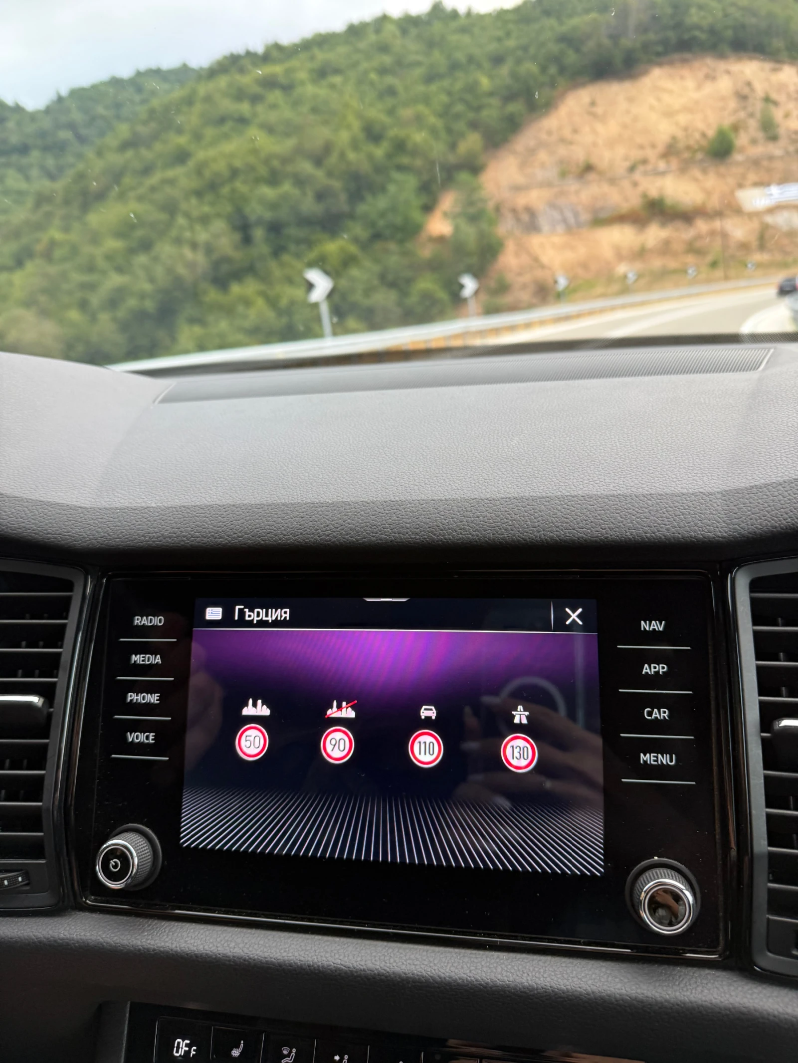 Skoda Kodiaq Sport Line/Digital/7 места/ДДС, снимка 15 - Автомобили и джипове - 54237800