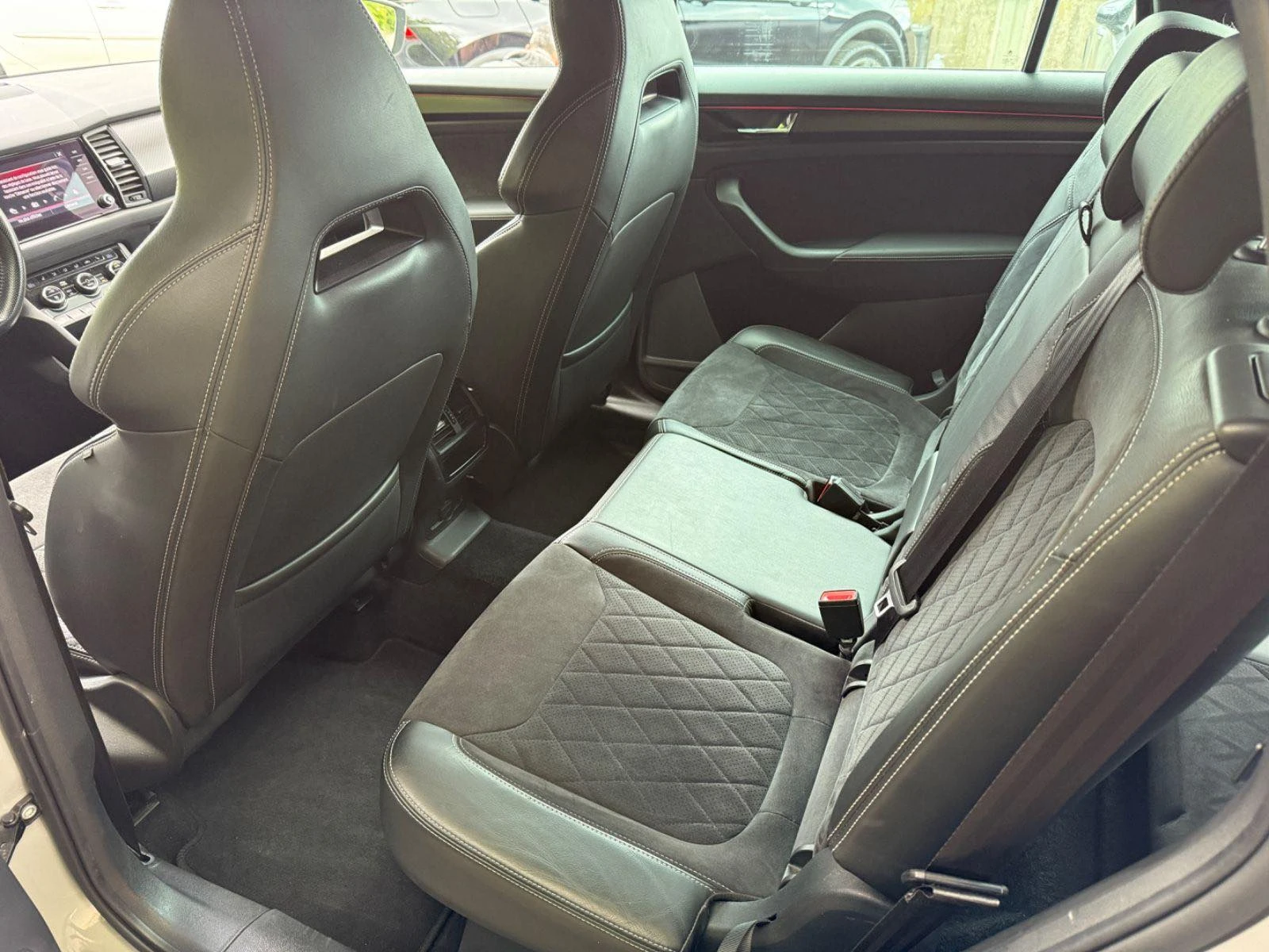 Skoda Kodiaq Sport Line/Digital/7 места/ДДС, снимка 9 - Автомобили и джипове - 54237800