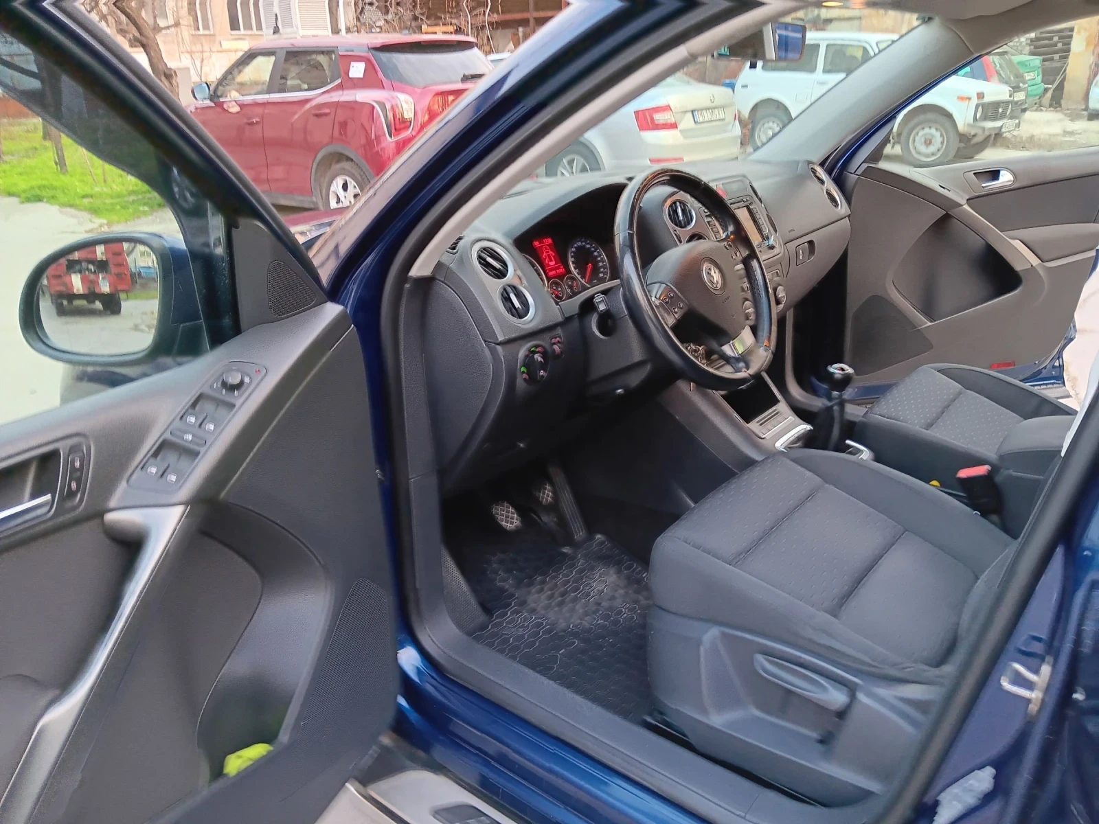 VW Tiguan 2.0tdi , снимка 6 - Автомобили и джипове - 54257166