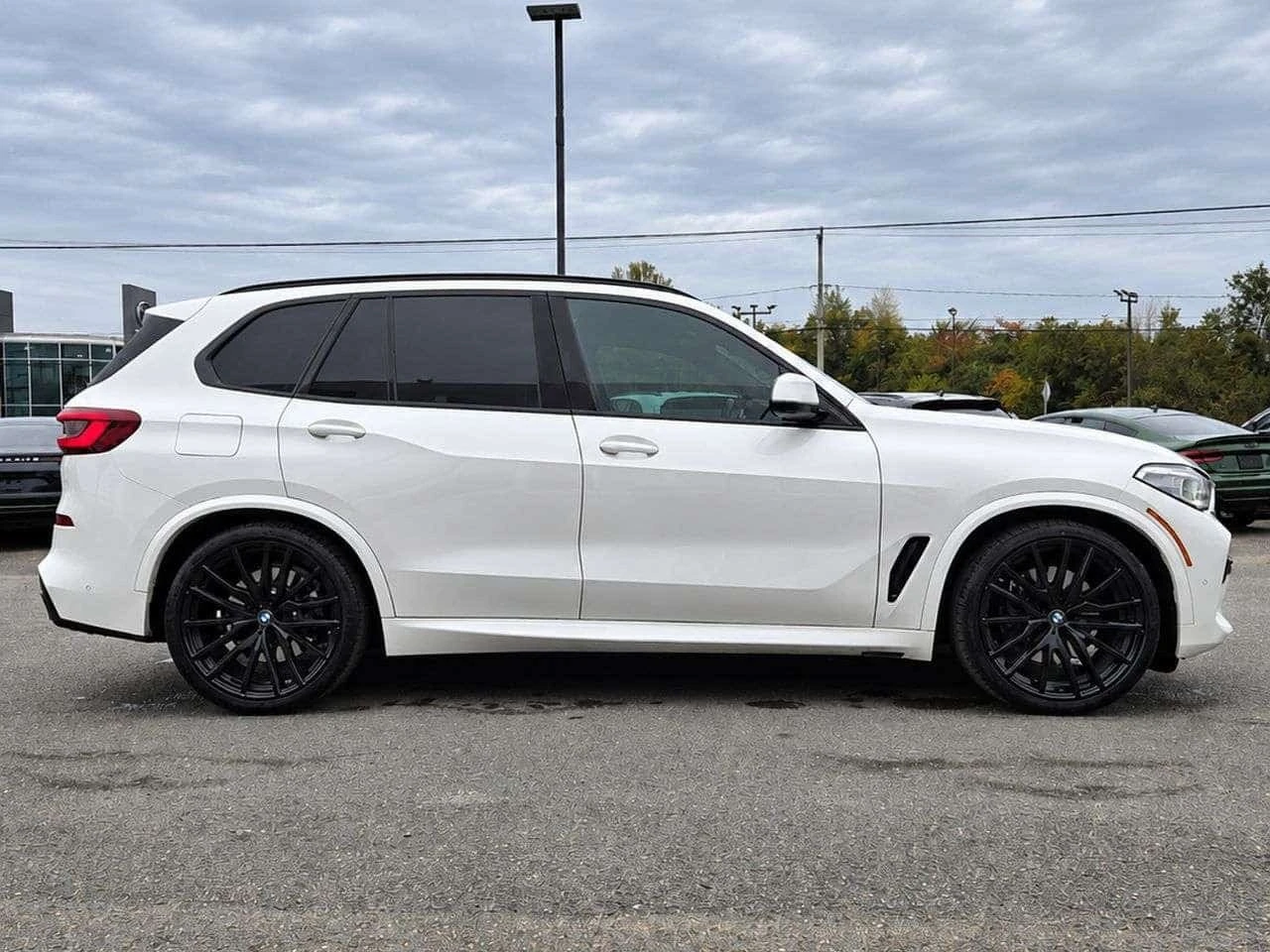 BMW X5 40i xDrive M-Sport | Laser | Carbon Fiber Trim , снимка 3 - Автомобили и джипове - 56254663