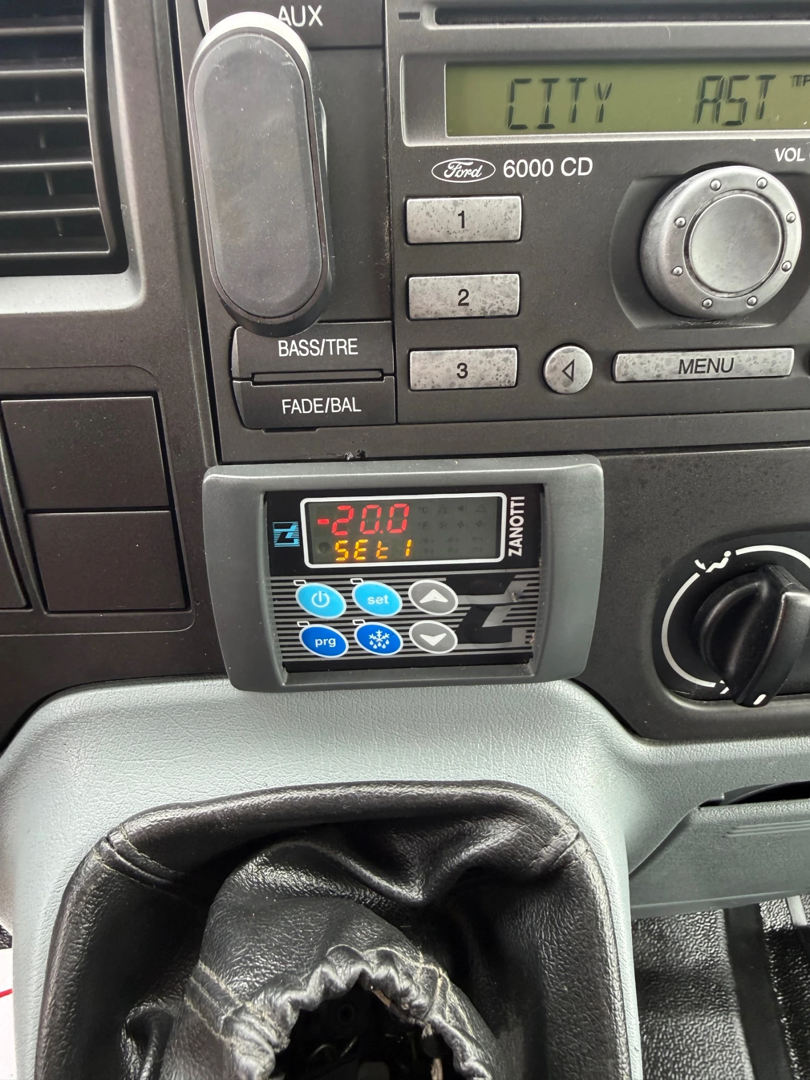 Ford Transit 2.2D ХЛАДИЛЕН МИНУСОВ, снимка 11 - Бусове и автобуси - 54190004