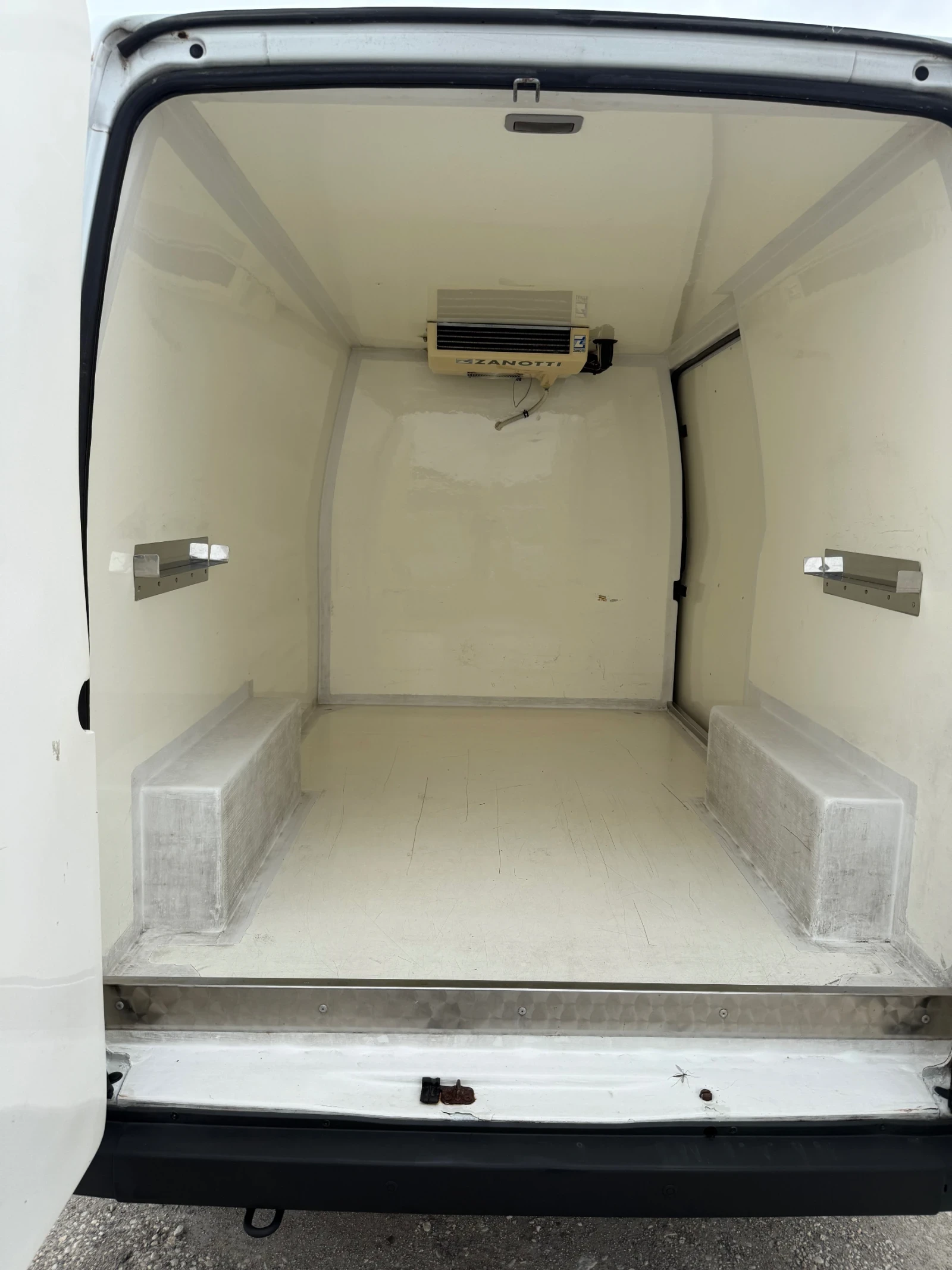 Ford Transit 2.2D ХЛАДИЛЕН МИНУСОВ, снимка 13 - Бусове и автобуси - 54190004