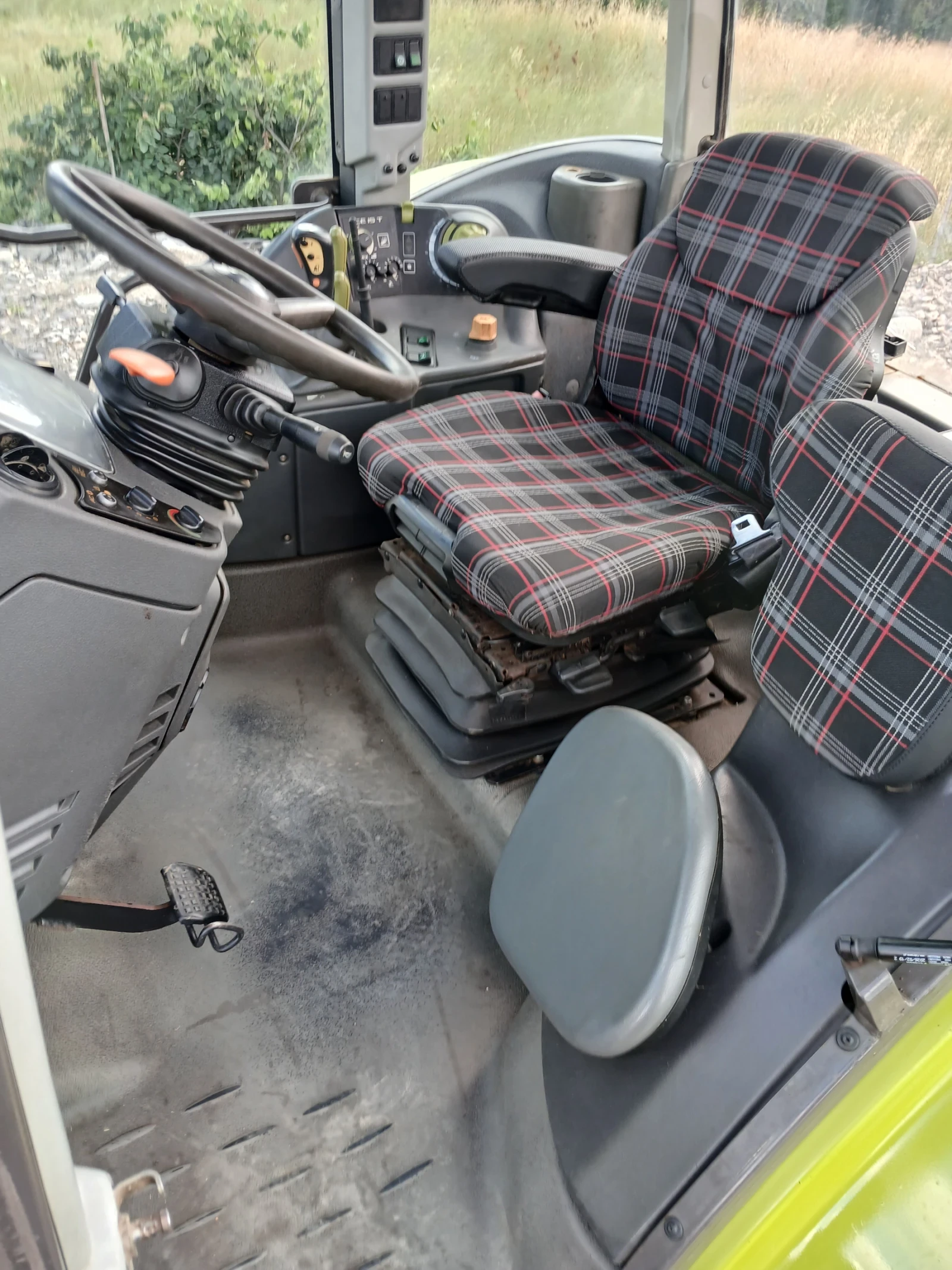 Трактор Claas Арес 657, снимка 3 - Селскостопанска техника - 55609680