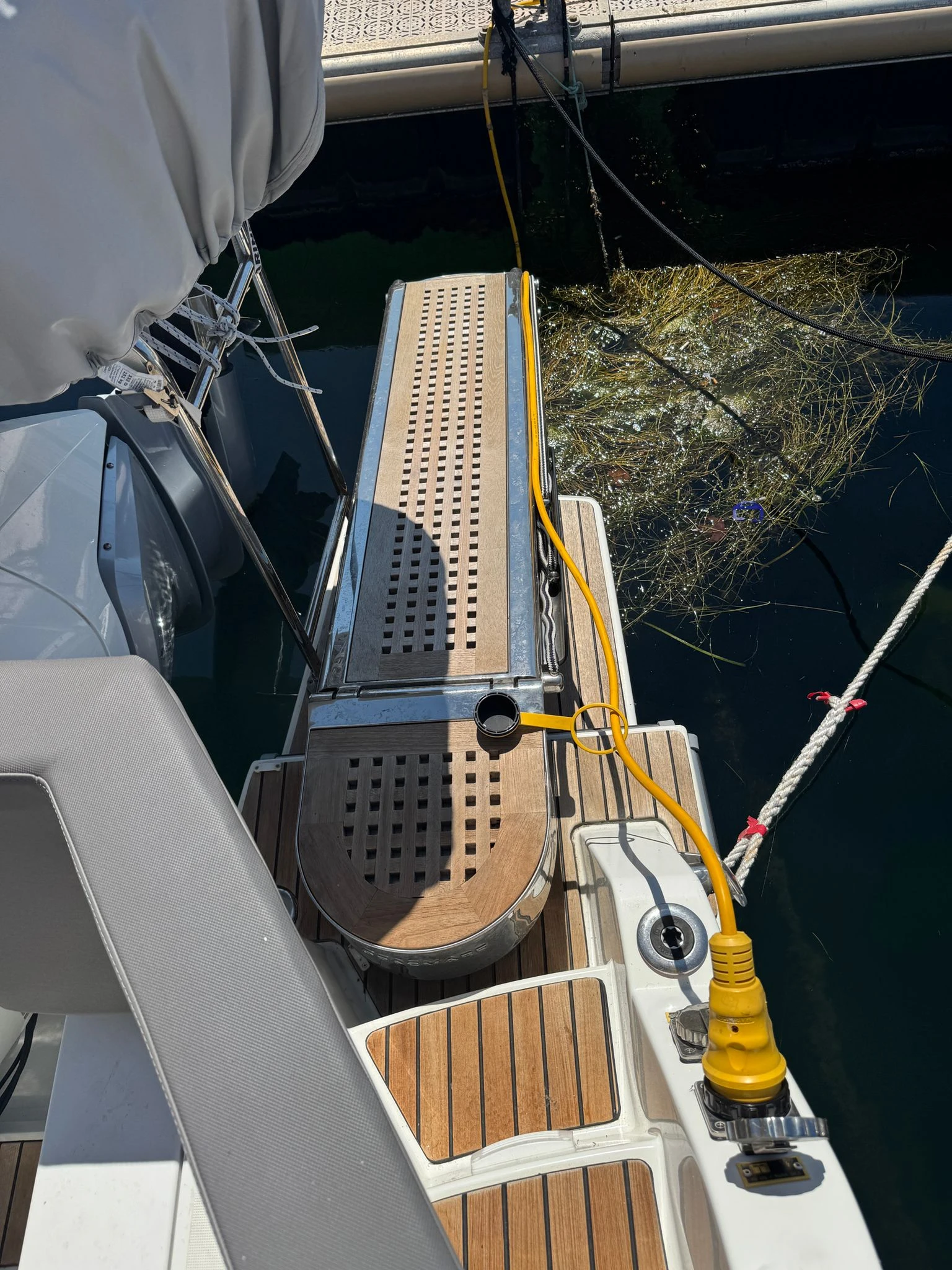 Моторна яхта Beneteau Antares 11 Fly, снимка 13 - Воден транспорт - 55951861