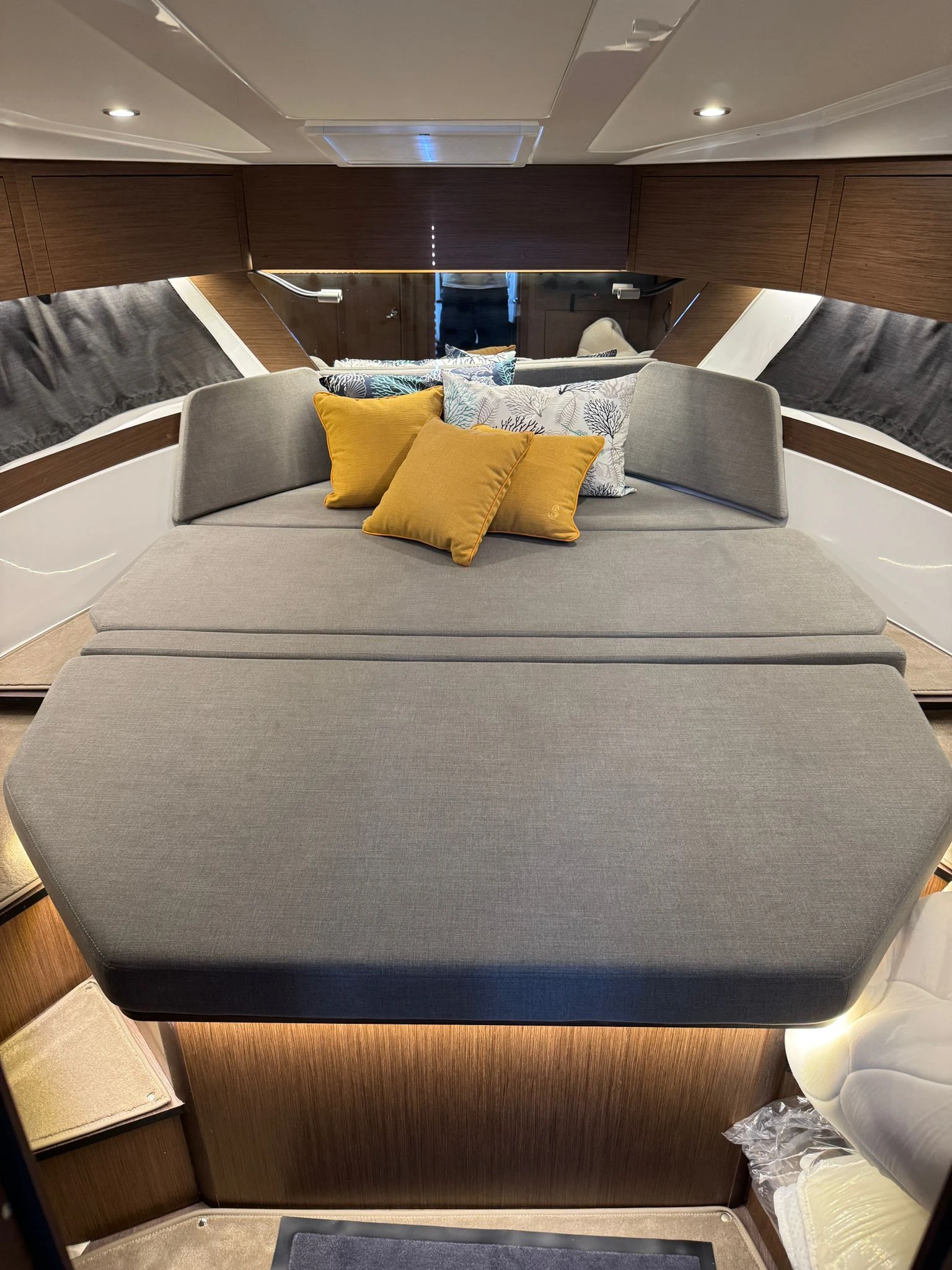 Моторна яхта Beneteau Antares 11 Fly, снимка 11 - Воден транспорт - 55951861