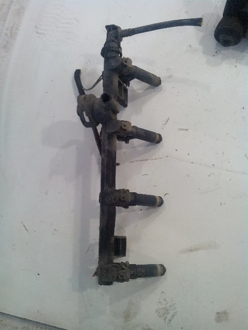 Бензинова дюза за рено клио 1.4 8 клапана 