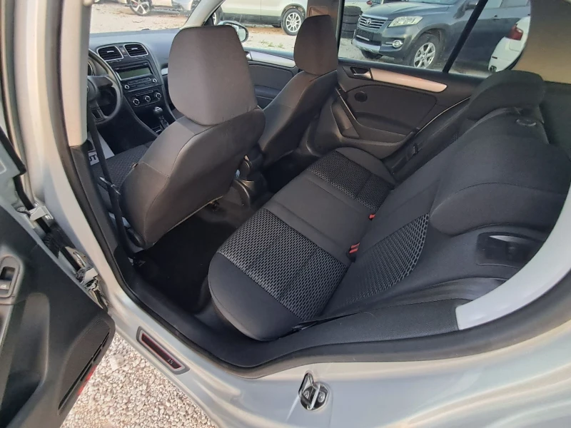 VW Golf 1.6 102к.с , снимка 13 - Автомобили и джипове - 47466782