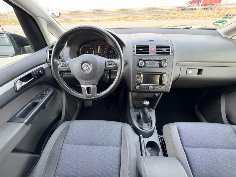 VW Touran 2.0 TDI 6+ 1 / STYLE / NAVI / PANORAMA / PODGREV, снимка 9 - Автомобили и джипове - 48444751