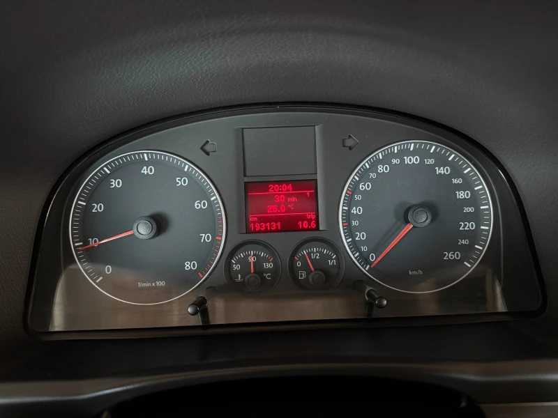 VW Touran 1.6i 102kc GPL, снимка 10 - Автомобили и джипове - 51296379