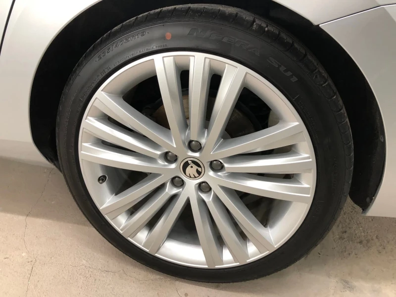 Skoda Superb 2.0 TDI, снимка 5 - Автомобили и джипове - 52559304