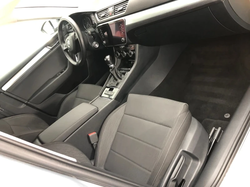 Skoda Superb 2.0 TDI, снимка 15 - Автомобили и джипове - 52559304