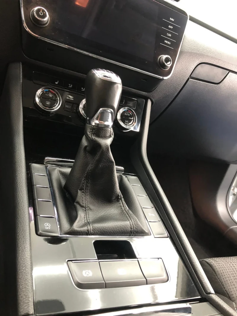 Skoda Superb 2.0 TDI, снимка 11 - Автомобили и джипове - 52559304