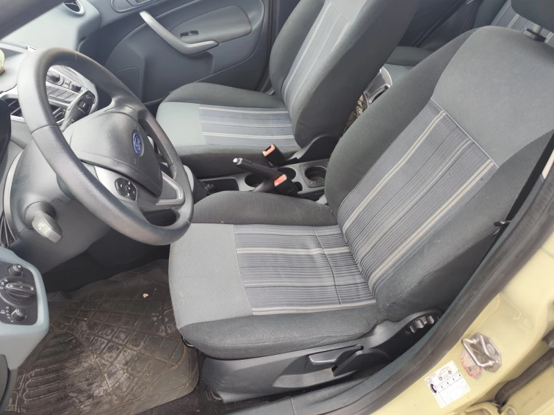 Ford Fiesta 1.2, снимка 6 - Автомобили и джипове - 51850115
