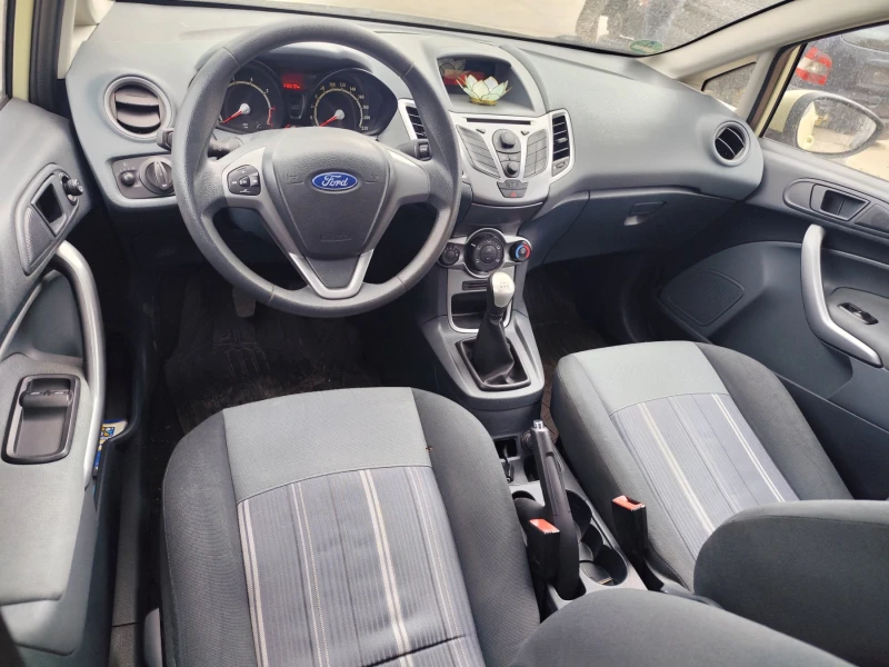Ford Fiesta 1.2, снимка 5 - Автомобили и джипове - 51850115