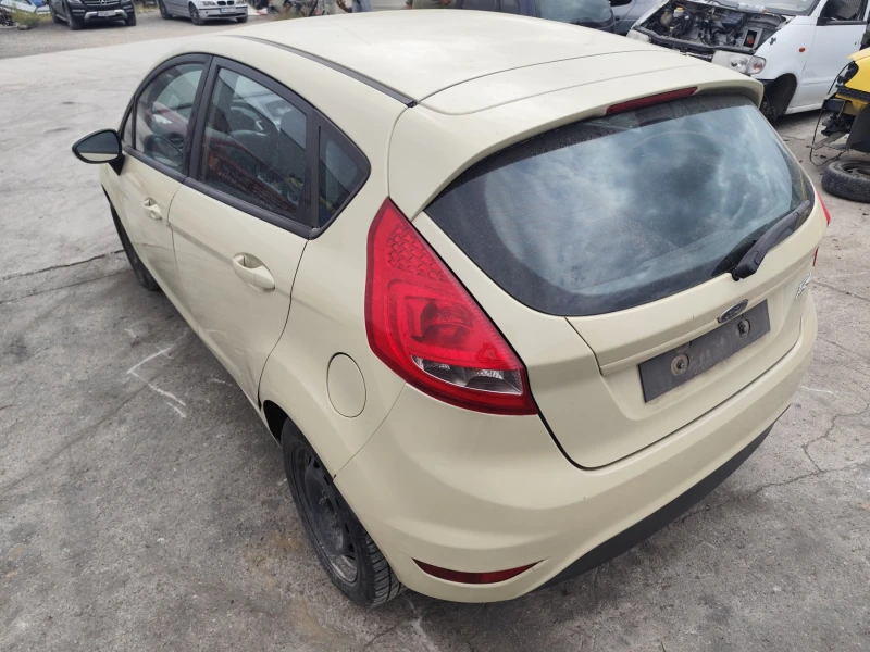 Ford Fiesta 1.2, снимка 4 - Автомобили и джипове - 51850115