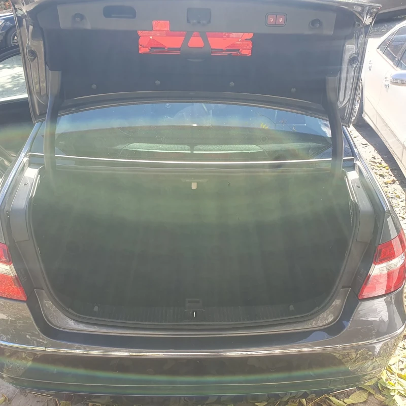 Mercedes-Benz E 300 CDI, снимка 16 - Автомобили и джипове - 52170604