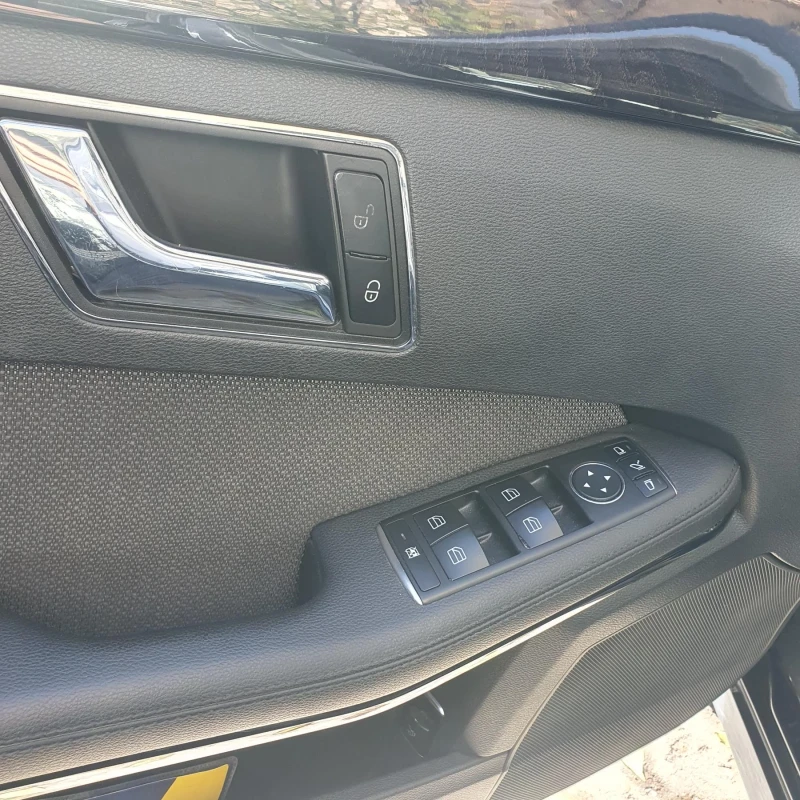 Mercedes-Benz E 300 CDI, снимка 12 - Автомобили и джипове - 52170604