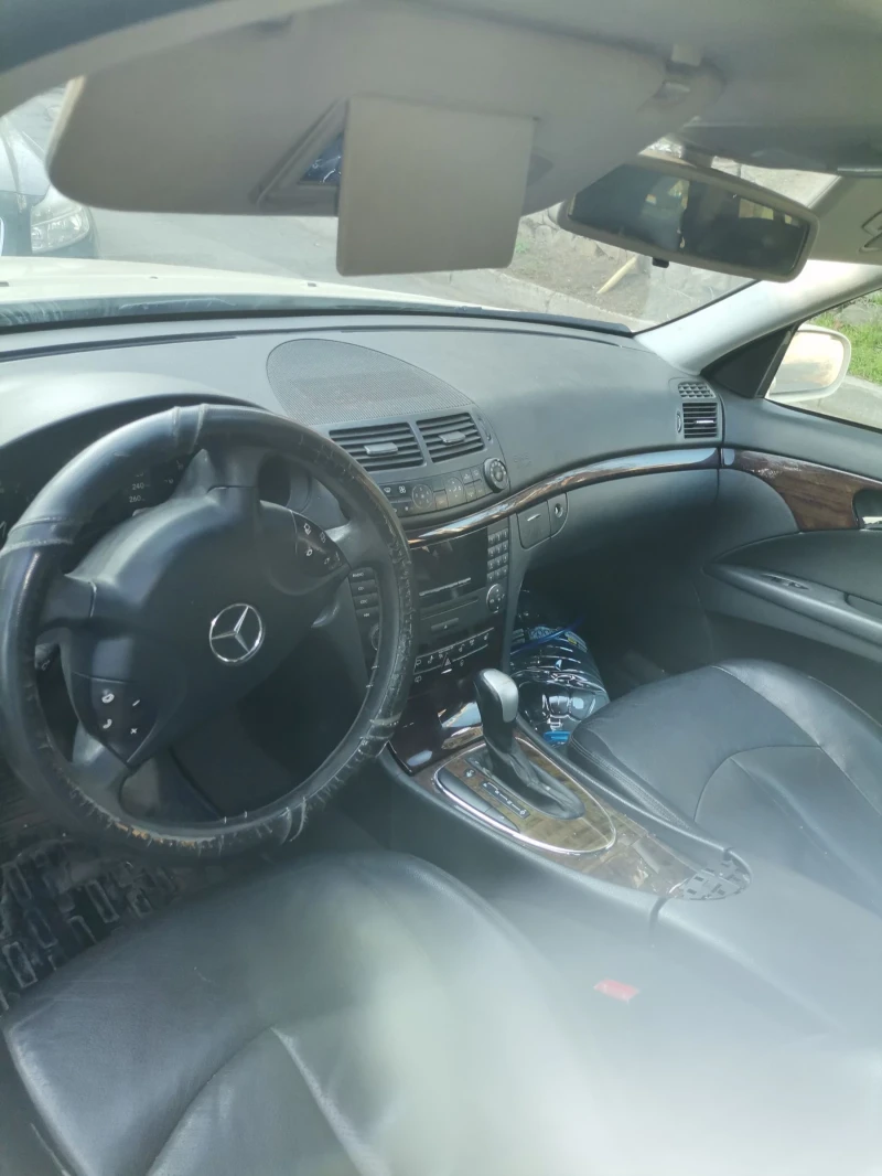 Mercedes-Benz E 220 Комби, снимка 5 - Автомобили и джипове - 52865365
