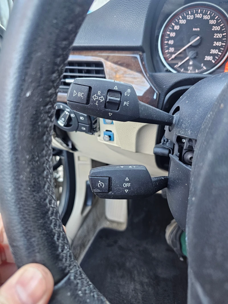 BMW 330 Cic 4x4 Фейслифт, снимка 14 - Автомобили и джипове - 52869756