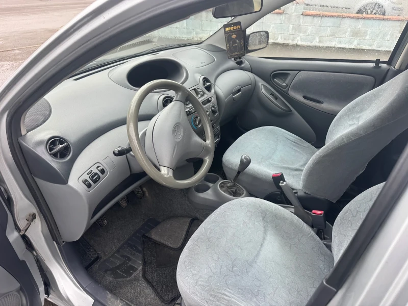 Toyota Yaris 1.0, снимка 14 - Автомобили и джипове - 53244805
