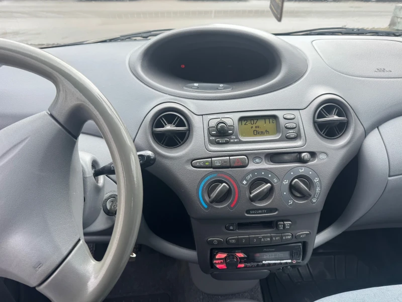 Toyota Yaris 1.0, снимка 13 - Автомобили и джипове - 53244805