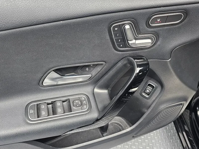 Mercedes-Benz A 220, снимка 15 - Автомобили и джипове - 55842021