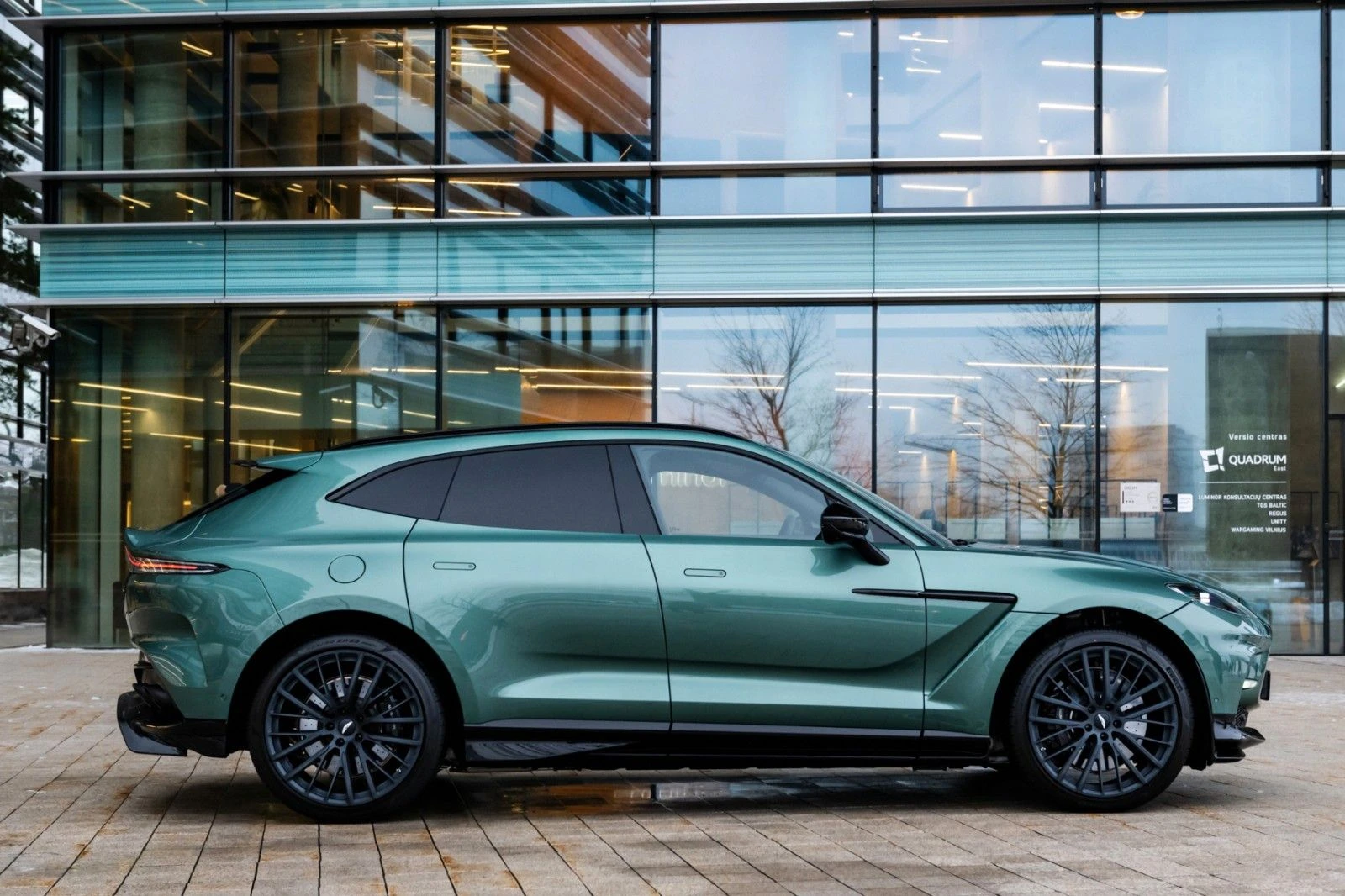 Aston Martin DBX 707 V8/ BLACK PACK/ CARBON/ PANO/ 360/ LIFT/ 23/ - изображение 7