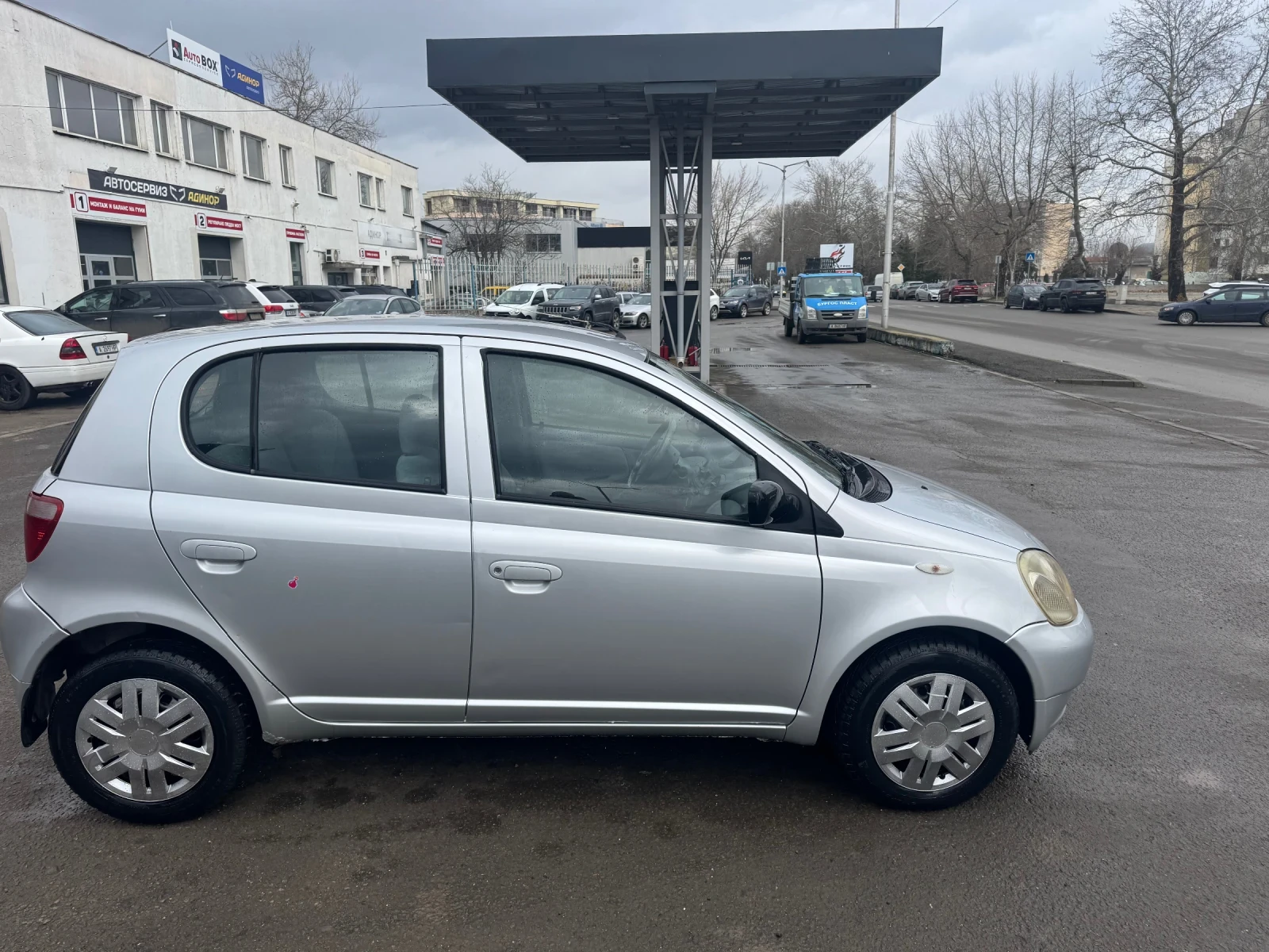 Toyota Yaris 1.0 - изображение 8