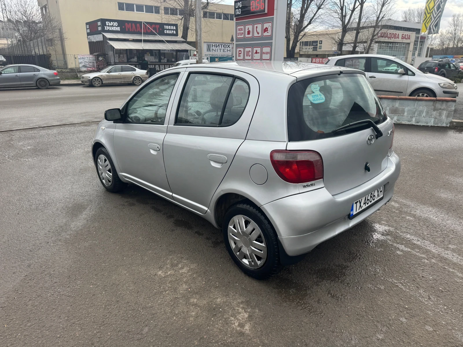 Toyota Yaris 1.0 - изображение 3