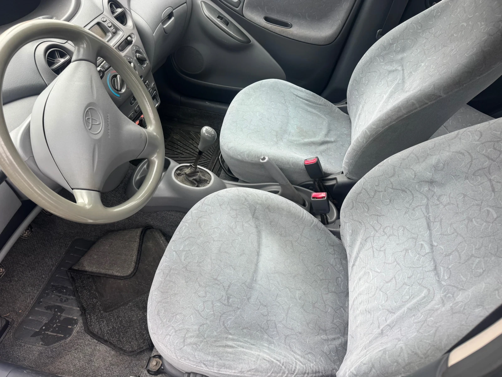 Toyota Yaris 1.0 - изображение 9