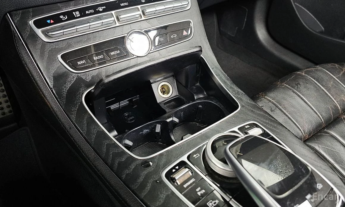 Mercedes-Benz E 220 КАБРИО* AMG PACK* ПОДГРЕВ* ОБДУХВАНЕ* AMBIENT* , снимка 14 - Автомобили и джипове - 54101794