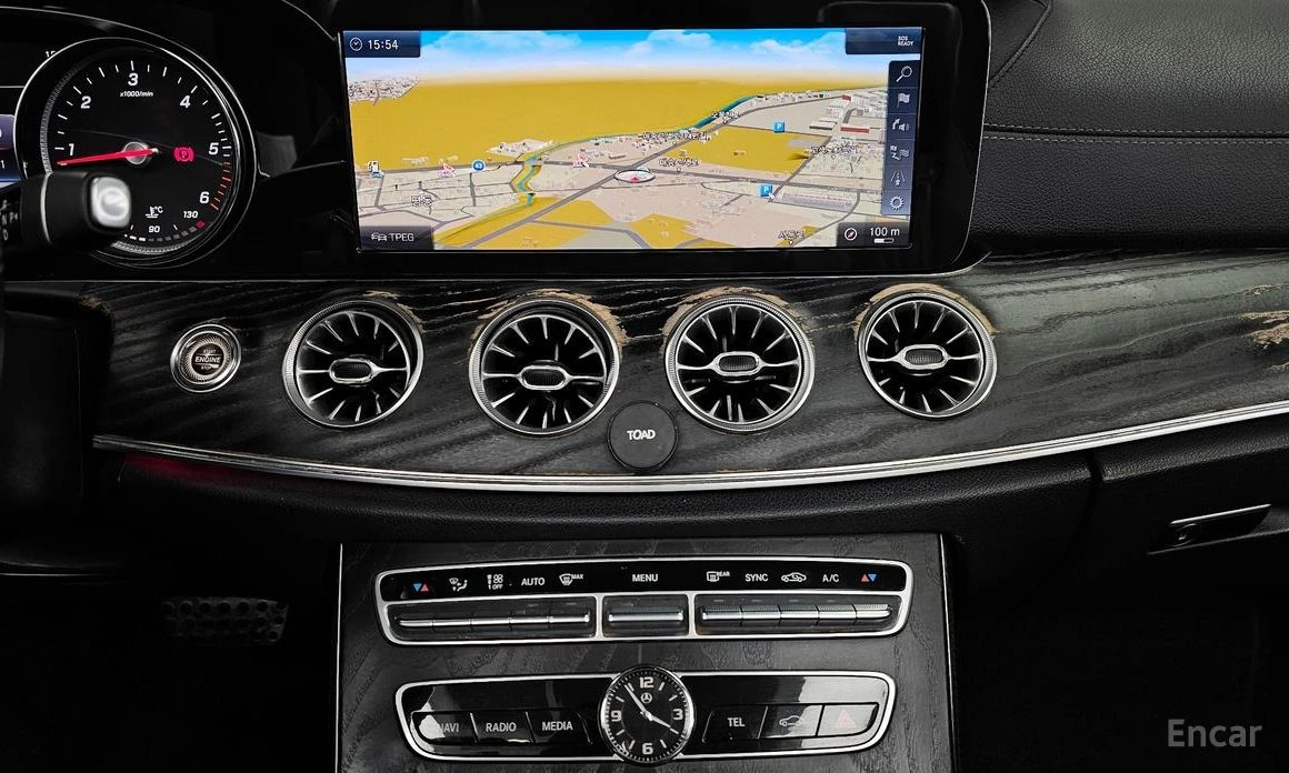 Mercedes-Benz E 220 КАБРИО* AMG PACK* ПОДГРЕВ* ОБДУХВАНЕ* AMBIENT* , снимка 11 - Автомобили и джипове - 54101794