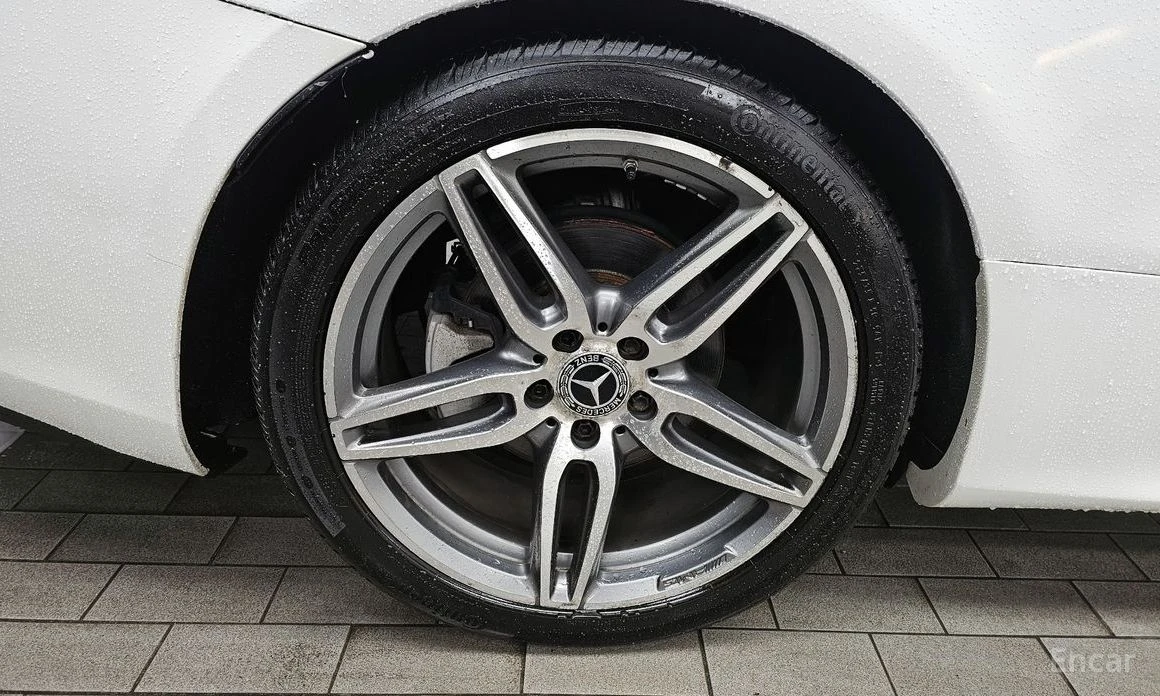 Mercedes-Benz E 220 КАБРИО* AMG PACK* ПОДГРЕВ* ОБДУХВАНЕ* AMBIENT* , снимка 5 - Автомобили и джипове - 54101794