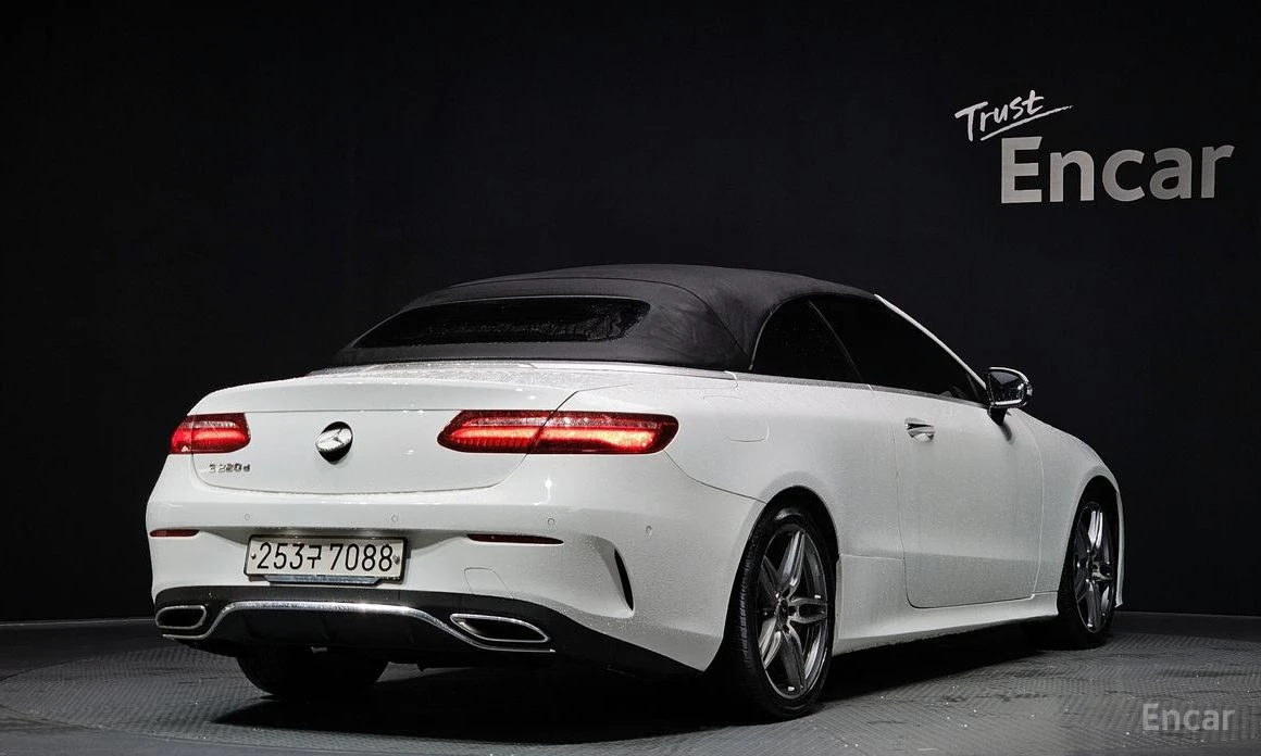 Mercedes-Benz E 220 КАБРИО* AMG PACK* ПОДГРЕВ* ОБДУХВАНЕ* AMBIENT* , снимка 3 - Автомобили и джипове - 54101794