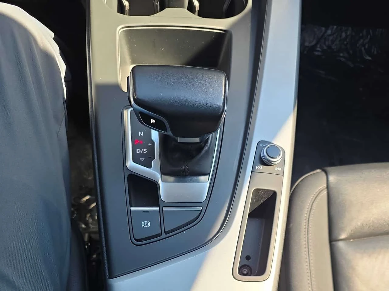 Audi A4 * Komfort * DISTRONIC* MATRIX* PANO* , снимка 10 - Автомобили и джипове - 54184438