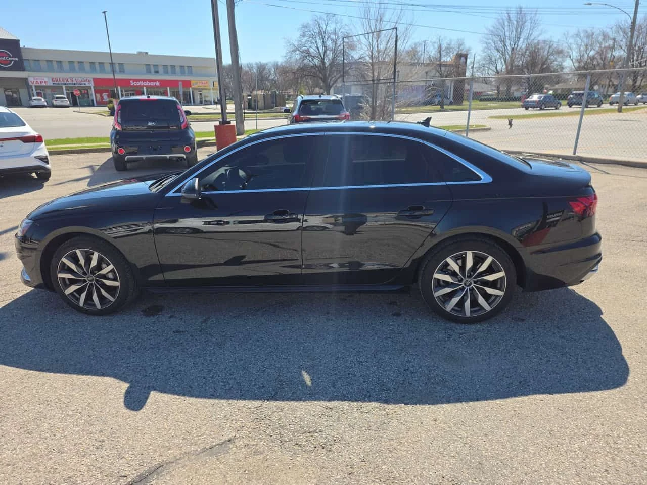 Audi A4 * Komfort * DISTRONIC* MATRIX* PANO* , снимка 2 - Автомобили и джипове - 54184438