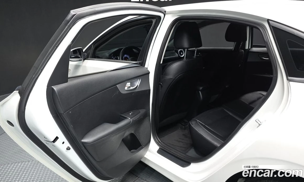 Kia K3 1.6 Trendy, снимка 16 - Автомобили и джипове - 56157294