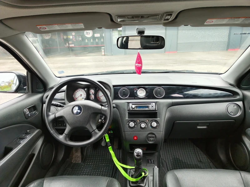 Mitsubishi Outlander, снимка 6 - Автомобили и джипове - 52677358