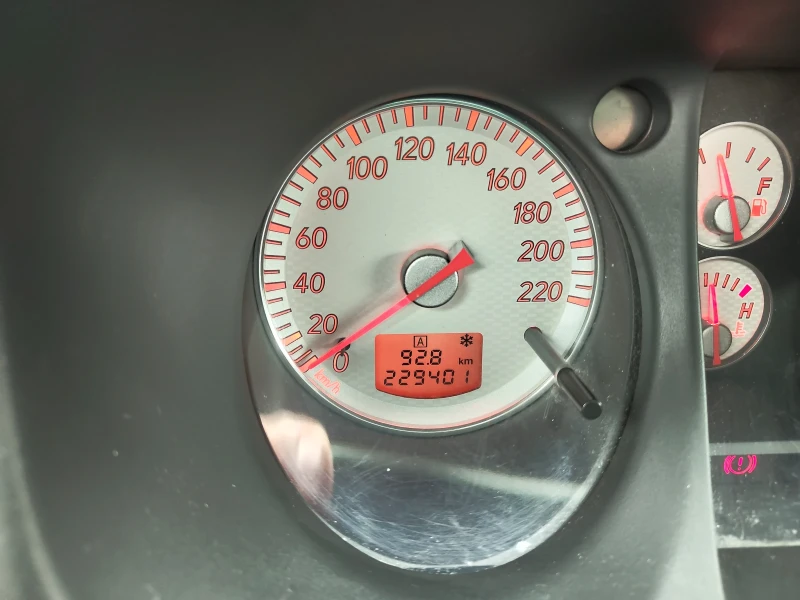 Mitsubishi Outlander, снимка 12 - Автомобили и джипове - 52677358