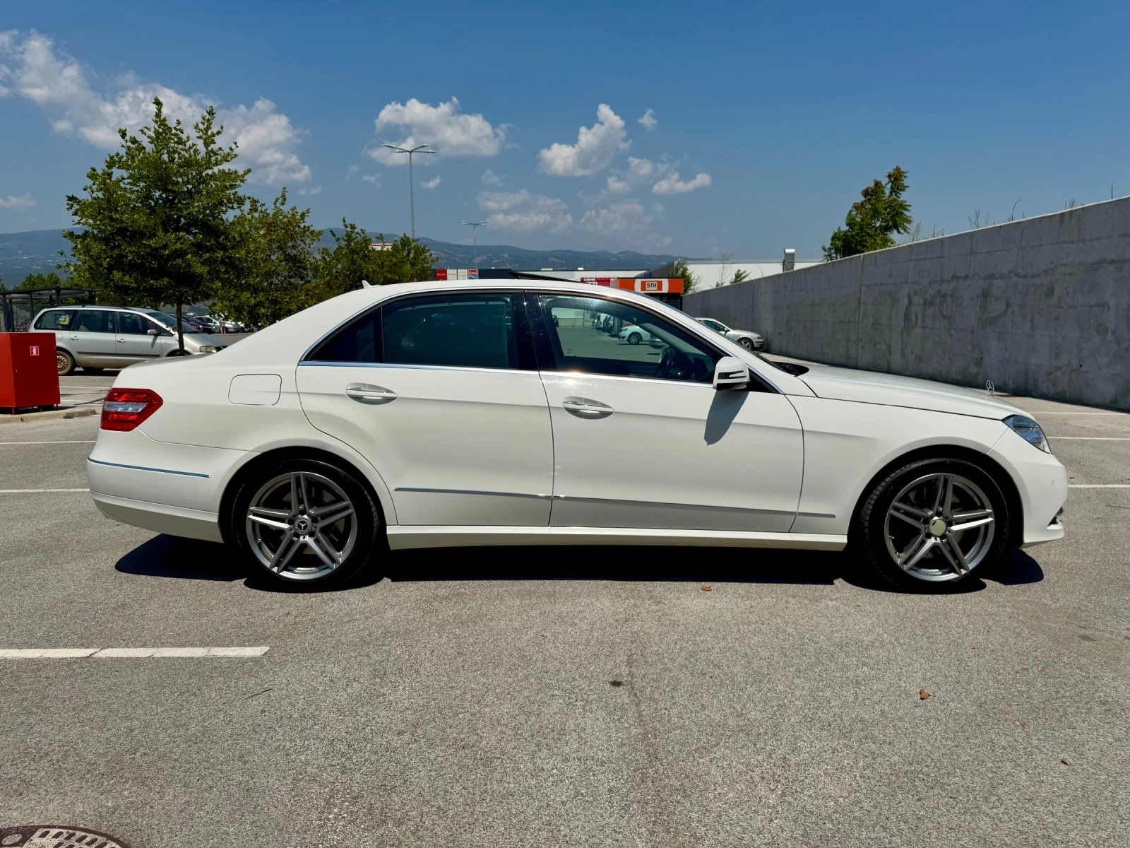 Mercedes-Benz E 500 Подгрев Обдухване Дистроник Масажи - FULL, снимка 4 - Автомобили и джипове - 55042143