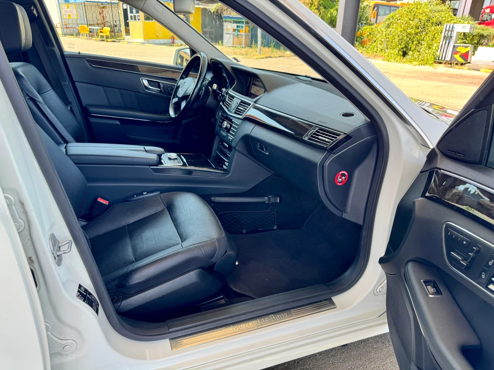 Mercedes-Benz E 500 Подгрев Обдухване Дистроник Масажи - FULL, снимка 12 - Автомобили и джипове - 55042143