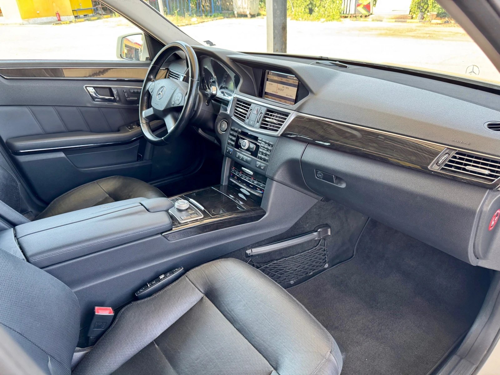 Mercedes-Benz E 500 Подгрев Обдухване Дистроник Масажи - FULL, снимка 13 - Автомобили и джипове - 55042143
