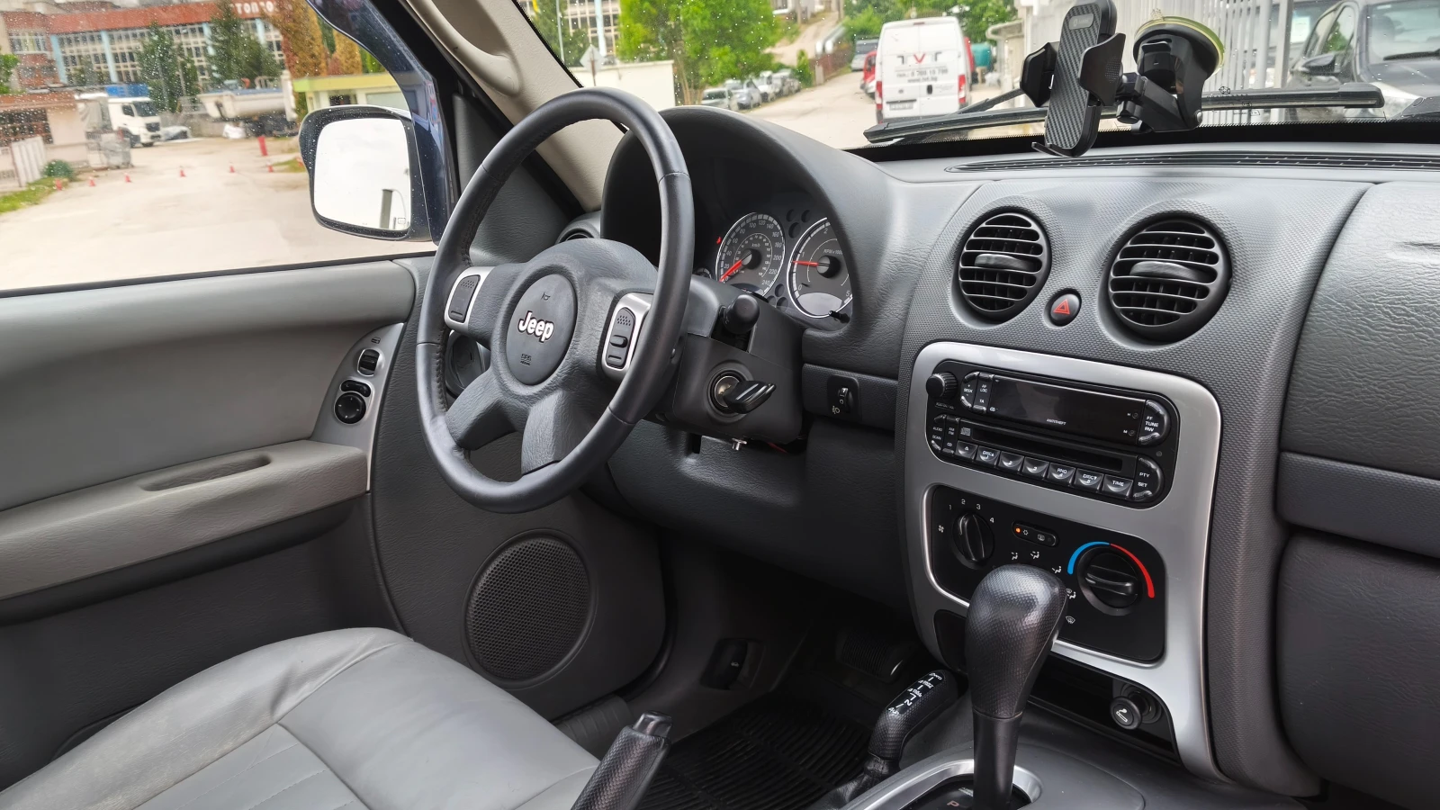 Jeep Cherokee 2.8CRD 137 000 km., снимка 11 - Автомобили и джипове - 54463615