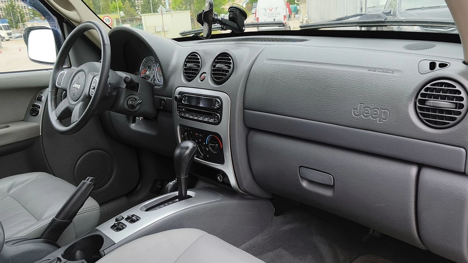 Jeep Cherokee 2.8CRD 137 000 km., снимка 10 - Автомобили и джипове - 54463615
