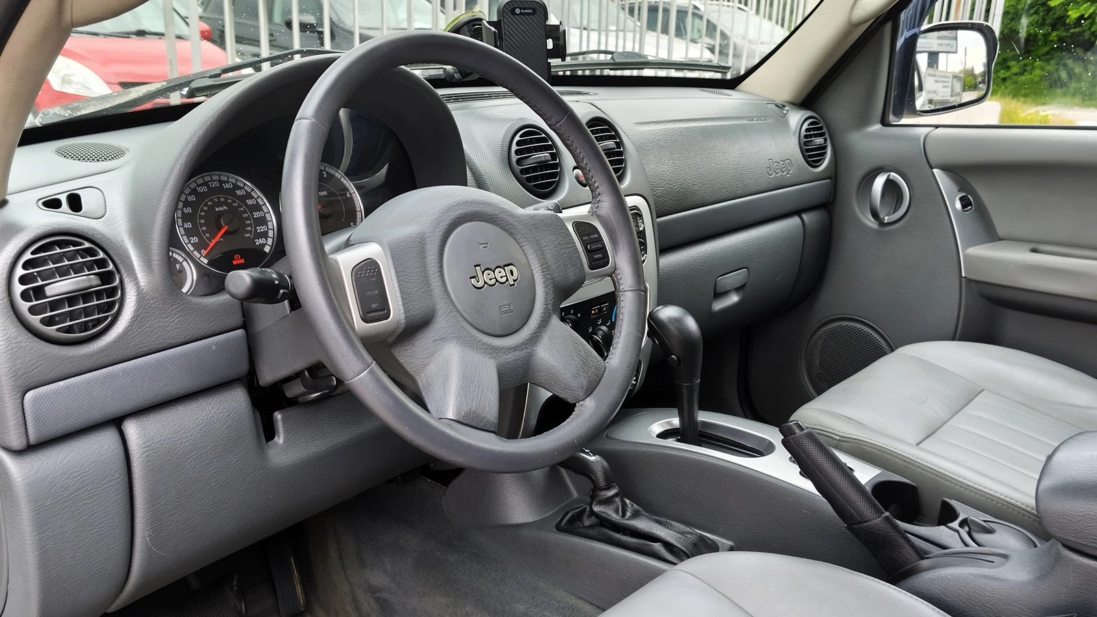Jeep Cherokee 2.8CRD 137 000 km., снимка 9 - Автомобили и джипове - 54463615